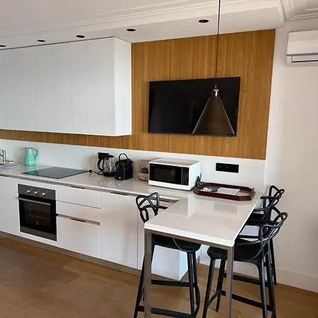 Center Bay * Ζουάν λε Πιν