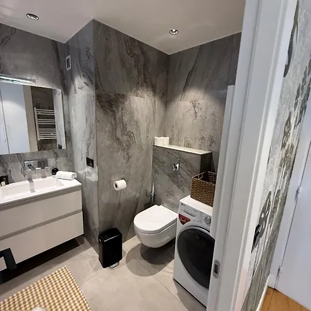 Center Bay Ζουάν λε Πιν