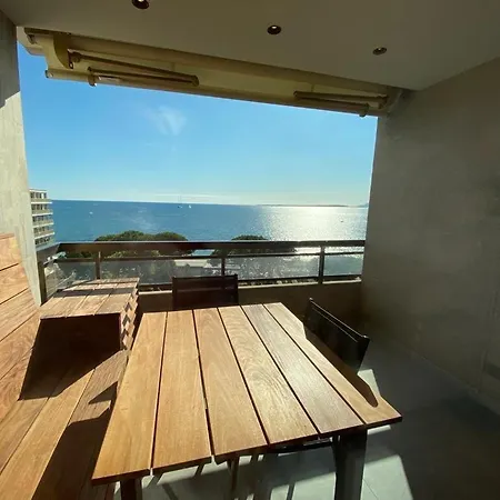 Center Bay ז'ואן-לה-פינס