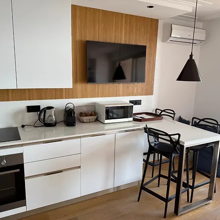 Center Bay ז'ואן-לה-פינס